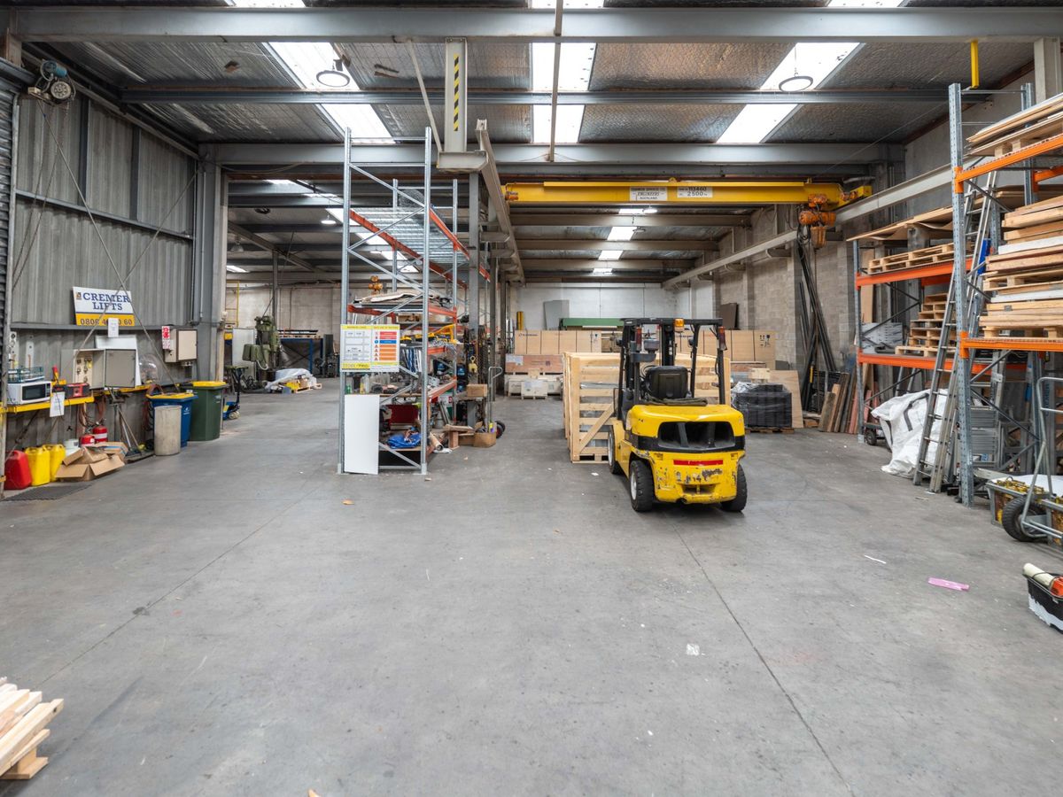 Prime freehold industrial with yard - Ansicht 4