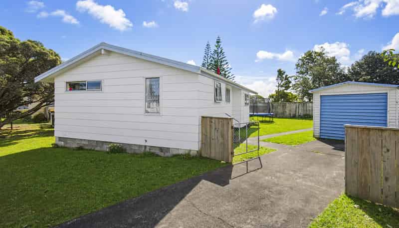 27 Morgan Crescent, Levin