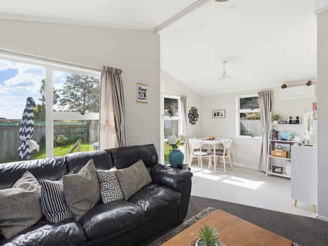 27 Morgan Crescent, Levin