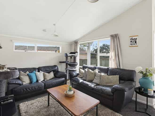 27 Morgan Crescent, Levin