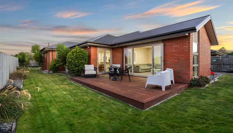 9 St Peters Close, Woolston