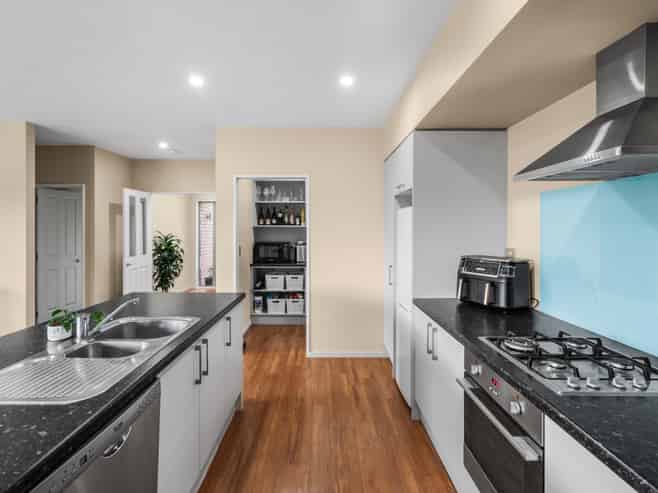 9 St Peters Close, Woolston