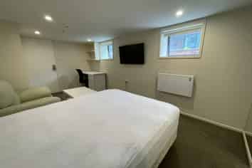 Room 2/47 Royal Terrace, Dunedin Central