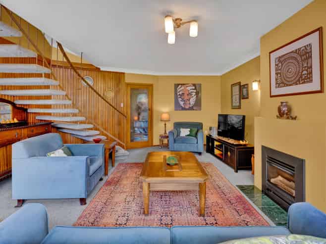 8 Longview Drive, Merrilands