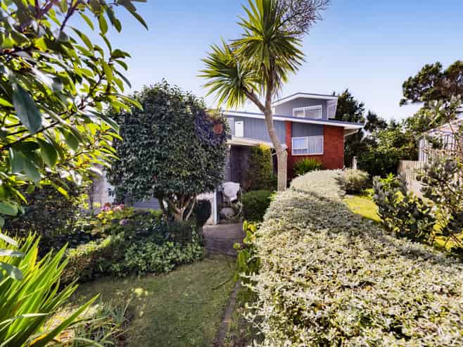 8 Longview Drive, Merrilands