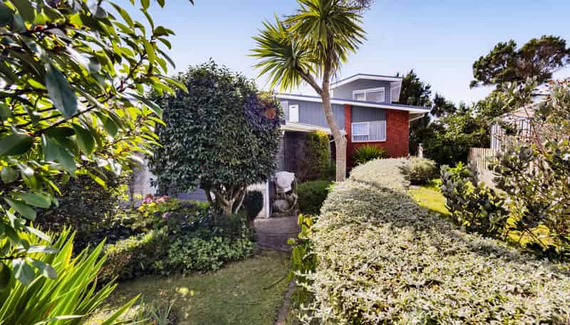 8 Longview Drive, Merrilands