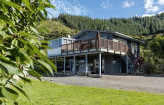 2 Hakahaka Road, Port Underwood