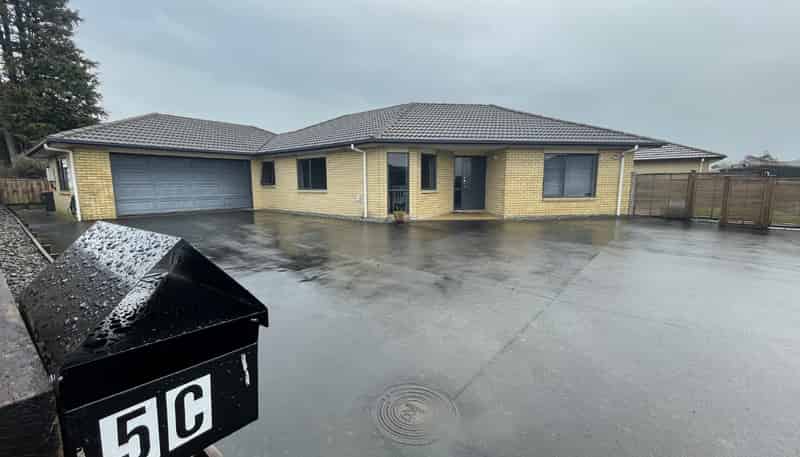 5c Estate Grove, Inglewood