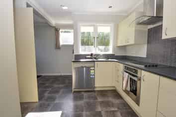 468  High Street South , Carterton