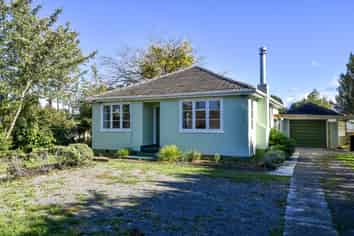 468  High Street South , Carterton