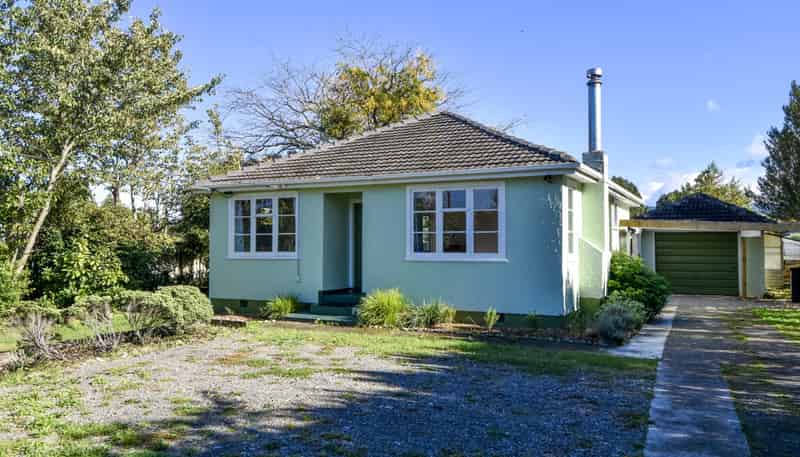 468  High Street South , Carterton