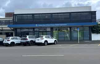 Big on Presence, Right on First Ave