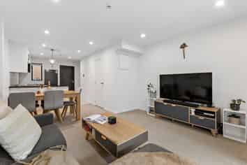 16/18 Hewlett Road, Massey