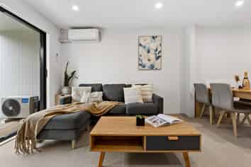 16/18 Hewlett Road, Massey