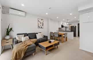 16/18 Hewlett Road, Massey