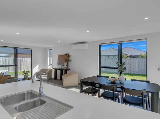 5 Helicon Street, Pegasus