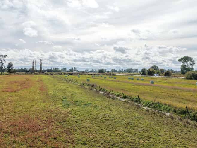 33 and 92 Back Miranda Road, Waitakaruru