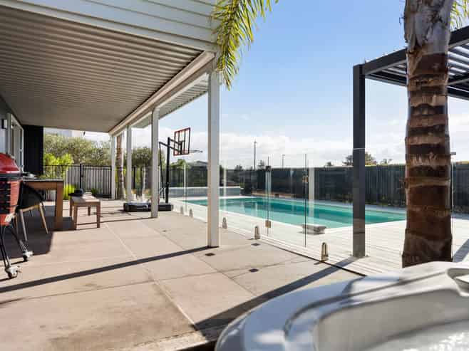 10  Columbia Crescent, Beachlands