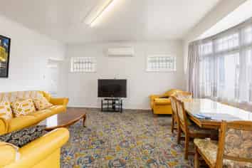 Large cash flow - high yielding 6 bedroom house