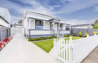 Opportunity strikes - freehold rent by room