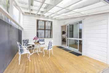 Opportunity strikes - freehold rent by room