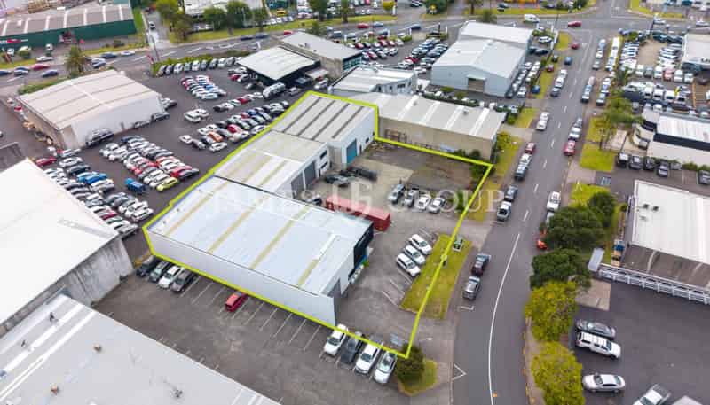 9-11 Paramount Drive, Henderson