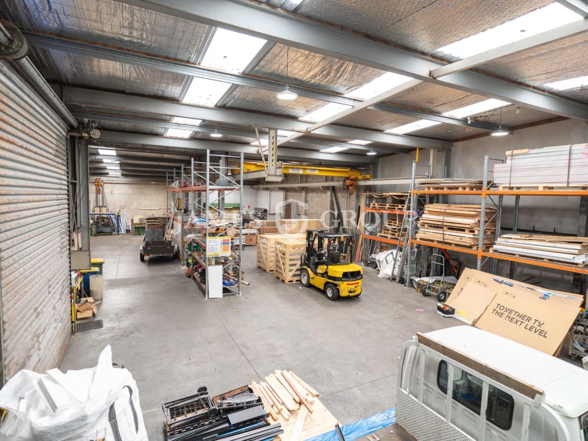 980M² GANTRY WAREHOUSE + PARKING | PARAMOUNT DRIVE - Widok 3