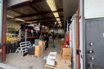 Cavendish Drive Retail/Warehouse Opportunity