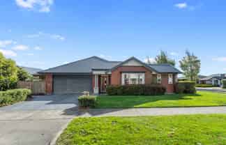 11 Mounter Avenue, Redwood