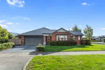 11 Mounter Avenue, Redwood