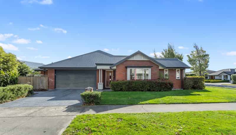 11 Mounter Avenue, Redwood