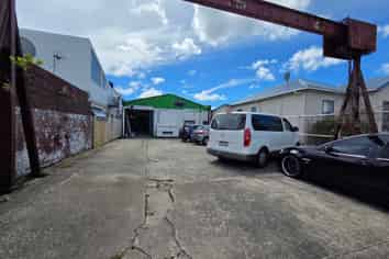 Workshop & Yard in a Tightly Held Newtown Location