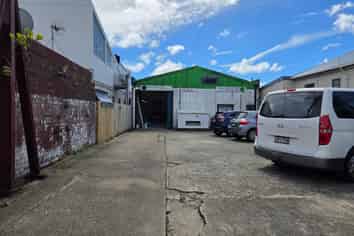 Workshop & Yard in a Tightly Held Newtown Location