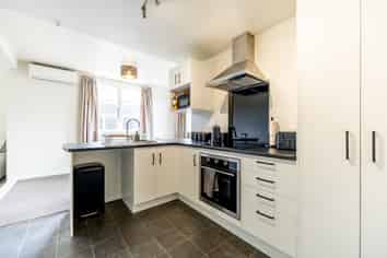 14 Memorial Avenue, Parkside