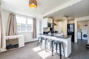 14 Memorial Avenue, Parkside