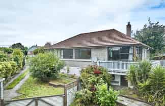 66 Old North Road, Marchwiel