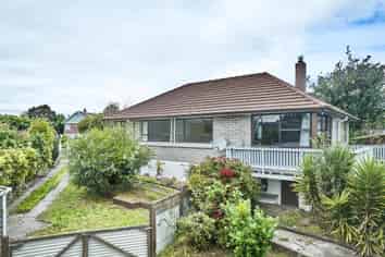66 Old North Road, Marchwiel