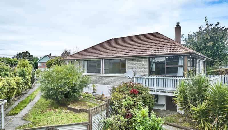 66 Old North Road, Marchwiel