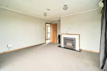 66 Old North Road, Marchwiel