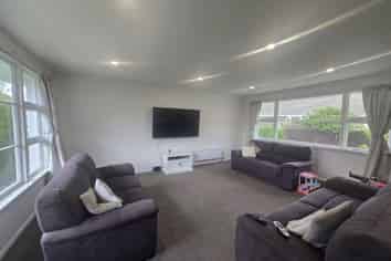 10 Lucienne Place, Hillsborough