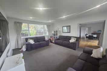 10 Lucienne Place, Hillsborough