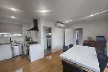 10 Lucienne Place, Hillsborough