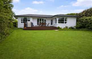 10 Lucienne Place, Hillsborough