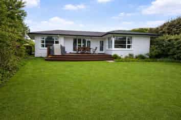 10 Lucienne Place, Hillsborough