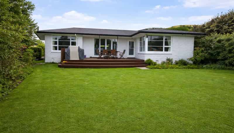 10 Lucienne Place, Hillsborough