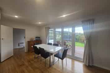 10 Lucienne Place, Hillsborough