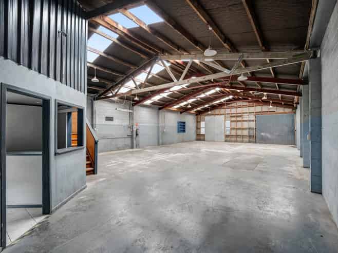 PRIME POSITION, EXCEPTIONAL VALUE
