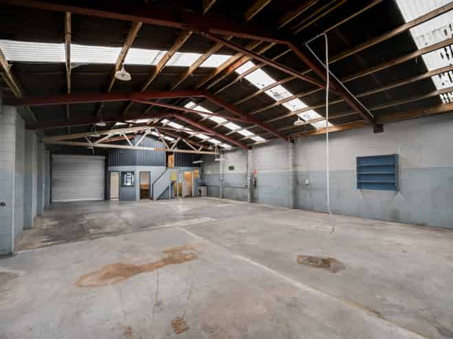 PRIME POSITION, EXCEPTIONAL VALUE
