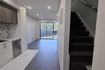2/17 Barneys Farm Road, Clendon Park