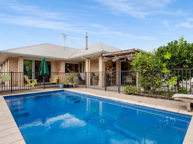 6 Horsley Grove, Pyes Pa